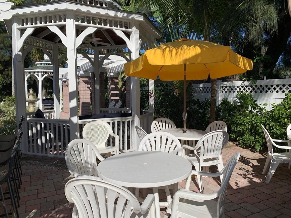 Coconut Inn Pass-A-Grille Beach سانت بيتي بيتش المظهر الخارجي الصورة