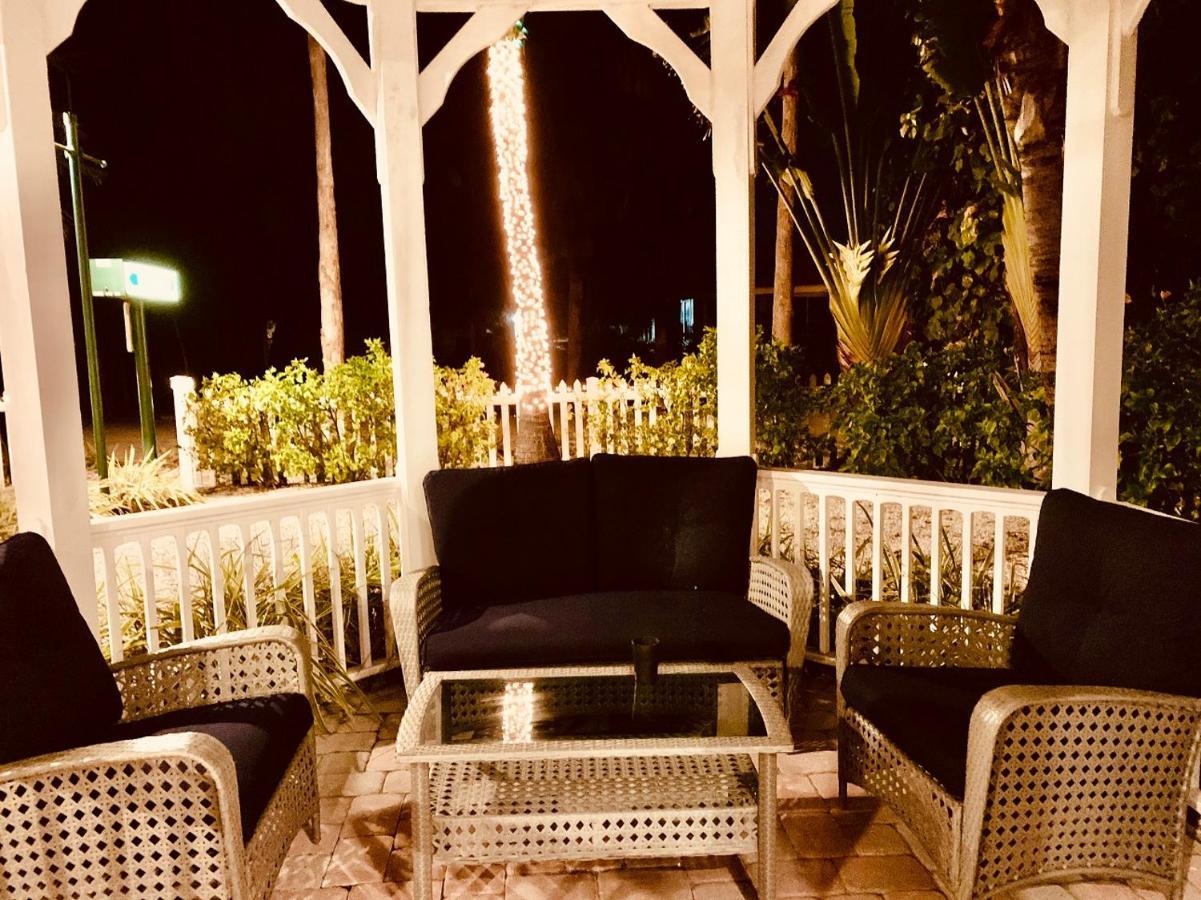 Coconut Inn Pass-A-Grille Beach سانت بيتي بيتش المظهر الخارجي الصورة
