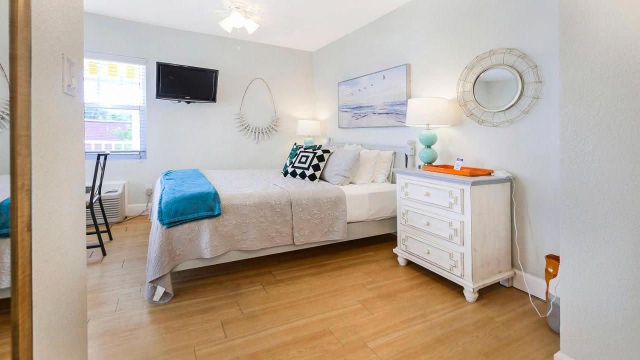 Coconut Inn Pass-A-Grille Beach سانت بيتي بيتش المظهر الخارجي الصورة