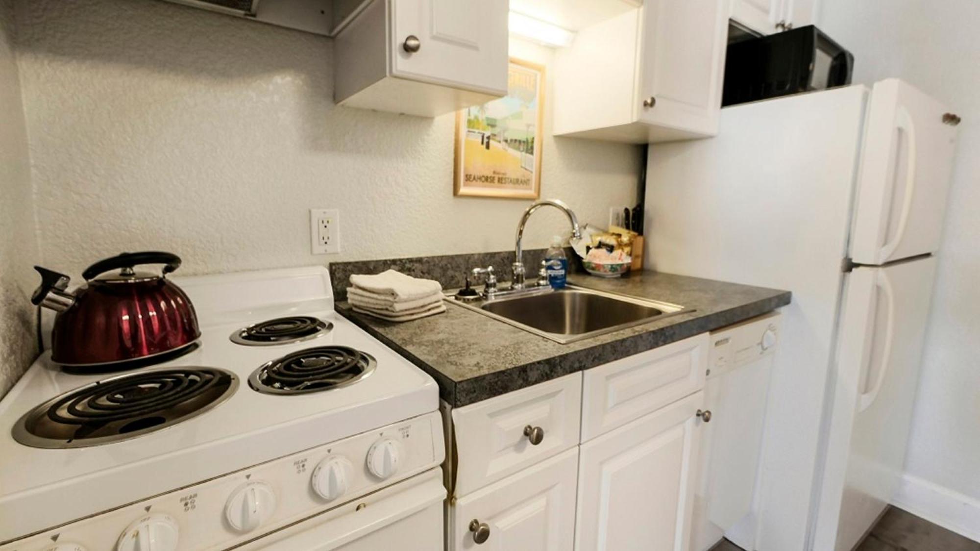 Coconut Inn Pass-A-Grille Beach سانت بيتي بيتش المظهر الخارجي الصورة