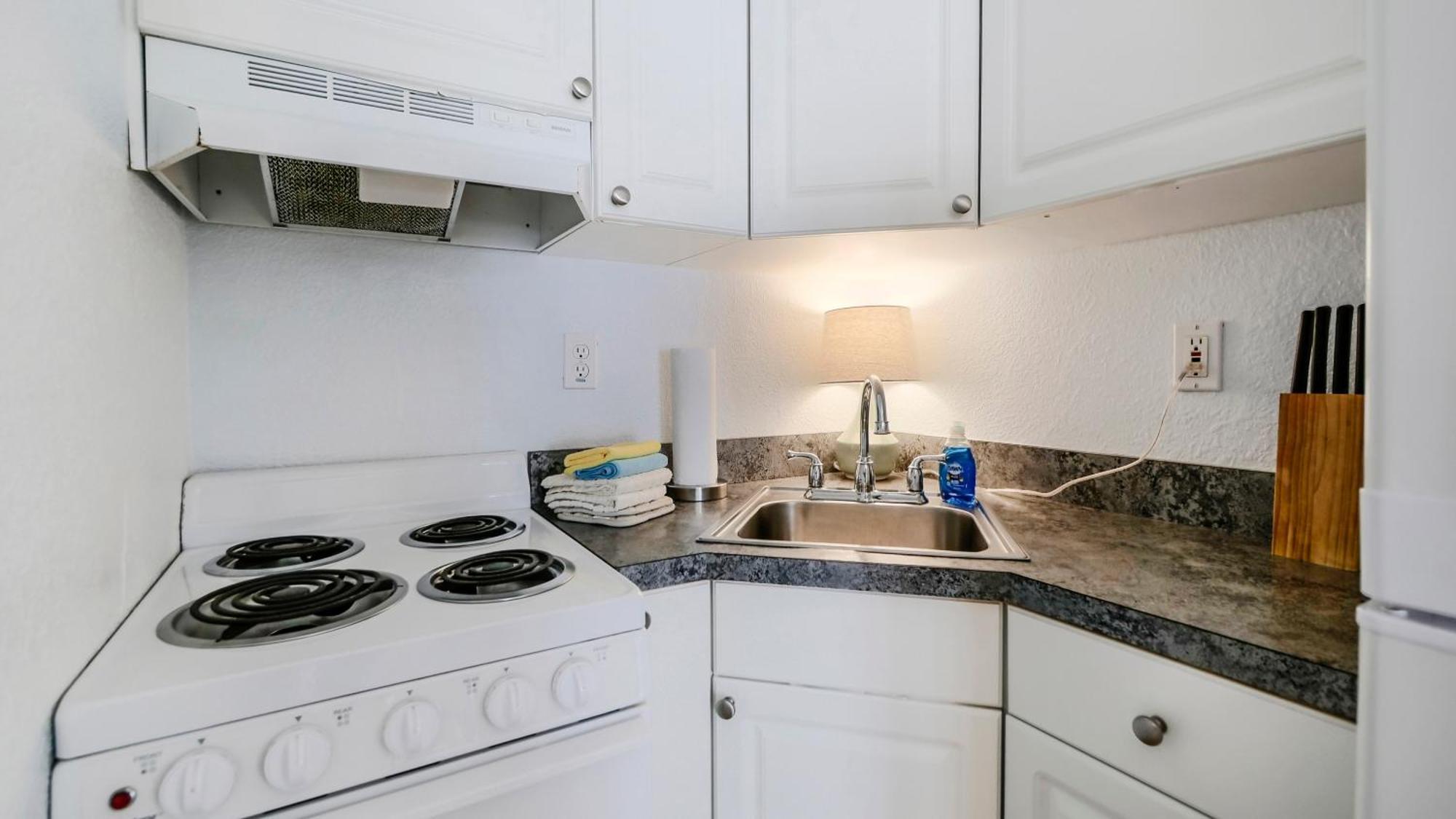 Coconut Inn Pass-A-Grille Beach سانت بيتي بيتش المظهر الخارجي الصورة