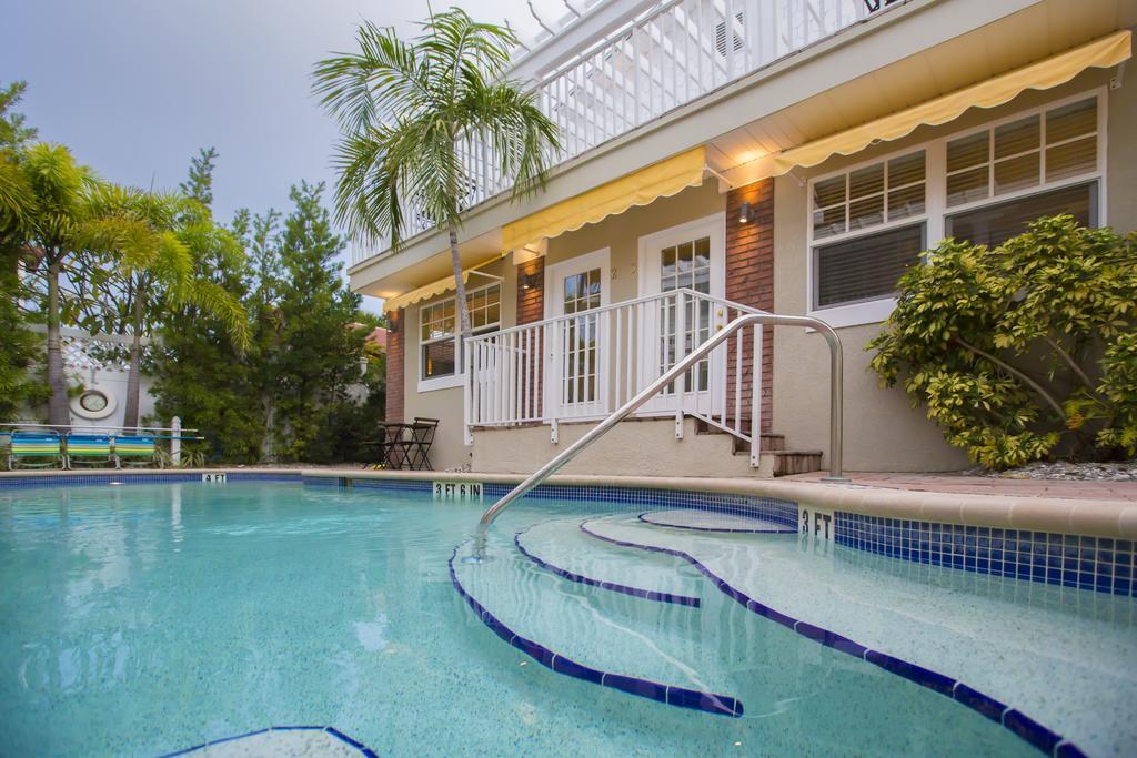 Coconut Inn Pass-A-Grille Beach سانت بيتي بيتش المظهر الخارجي الصورة