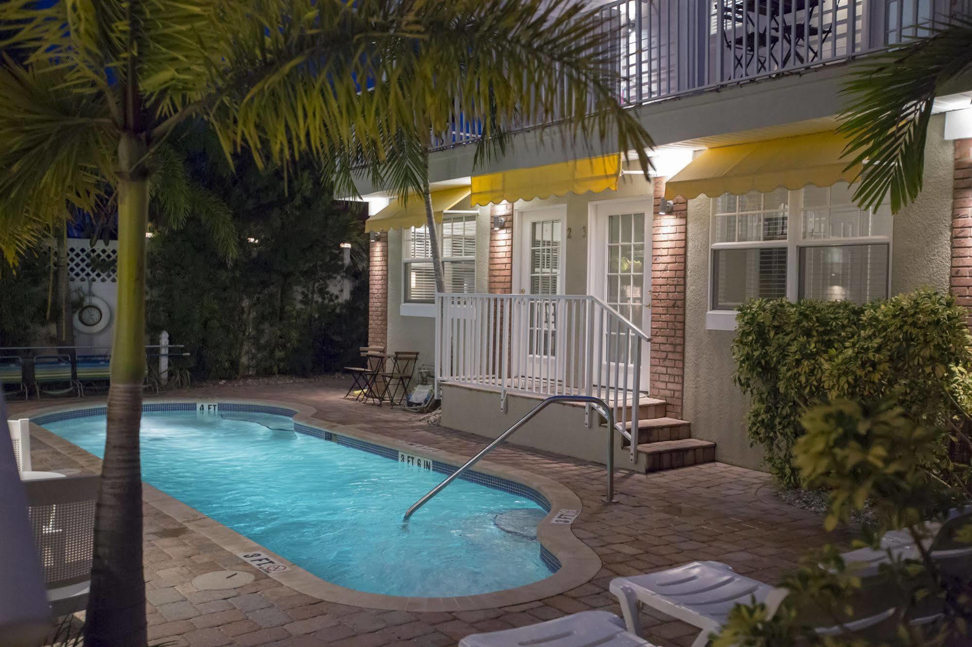 Coconut Inn Pass-A-Grille Beach سانت بيتي بيتش المظهر الخارجي الصورة
